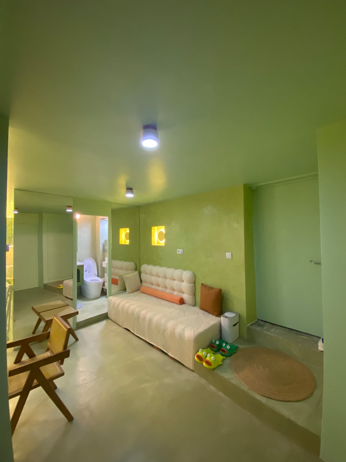 Top performing Airbnb: Loft design: 2 bedrooms + 2 private bathrooms + ground floor living room in Paris 6e Arrondissement