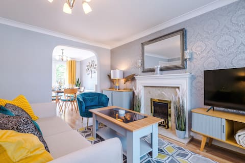 Delightful Family Home | Hot Tub | 5 mins to Beach