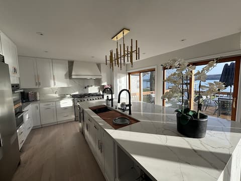 Luxury LakeHouse Paddleboat/board/Kayak/Privt Dock