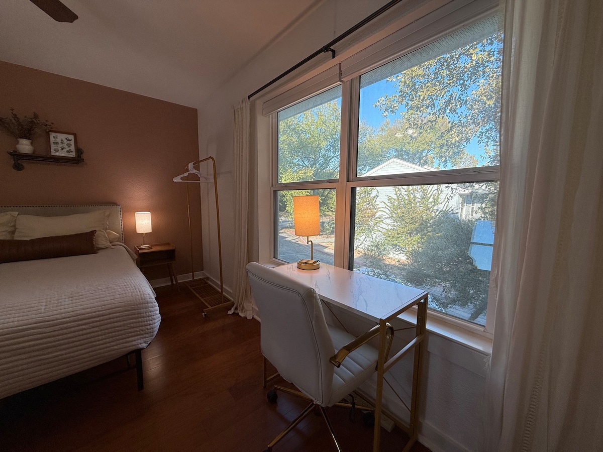 Modern ATXRetreat | Ideal for Remote Work & Travel