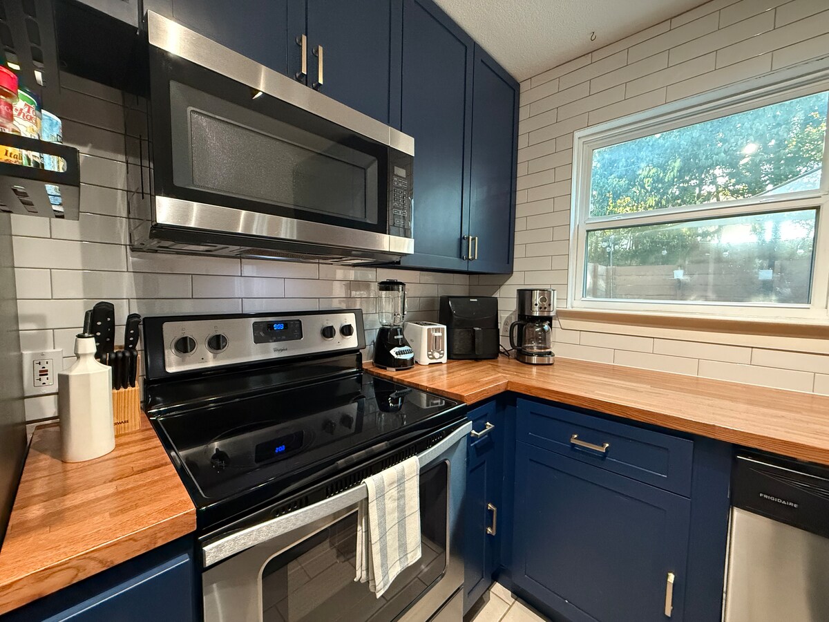 Modern ATXRetreat | Ideal for Remote Work & Travel