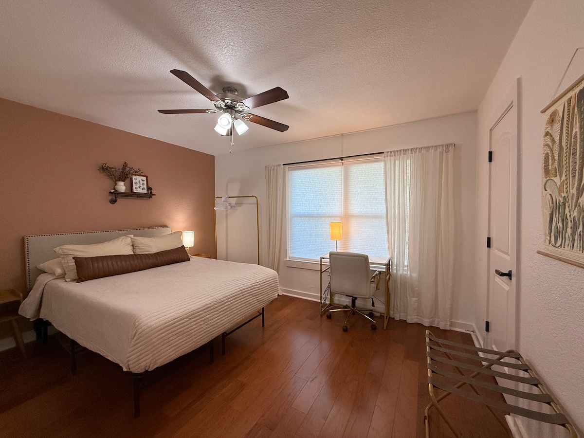 Modern ATXRetreat | Ideal for Remote Work & Travel