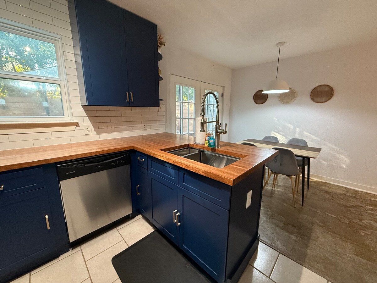 Modern ATXRetreat | Ideal for Remote Work & Travel