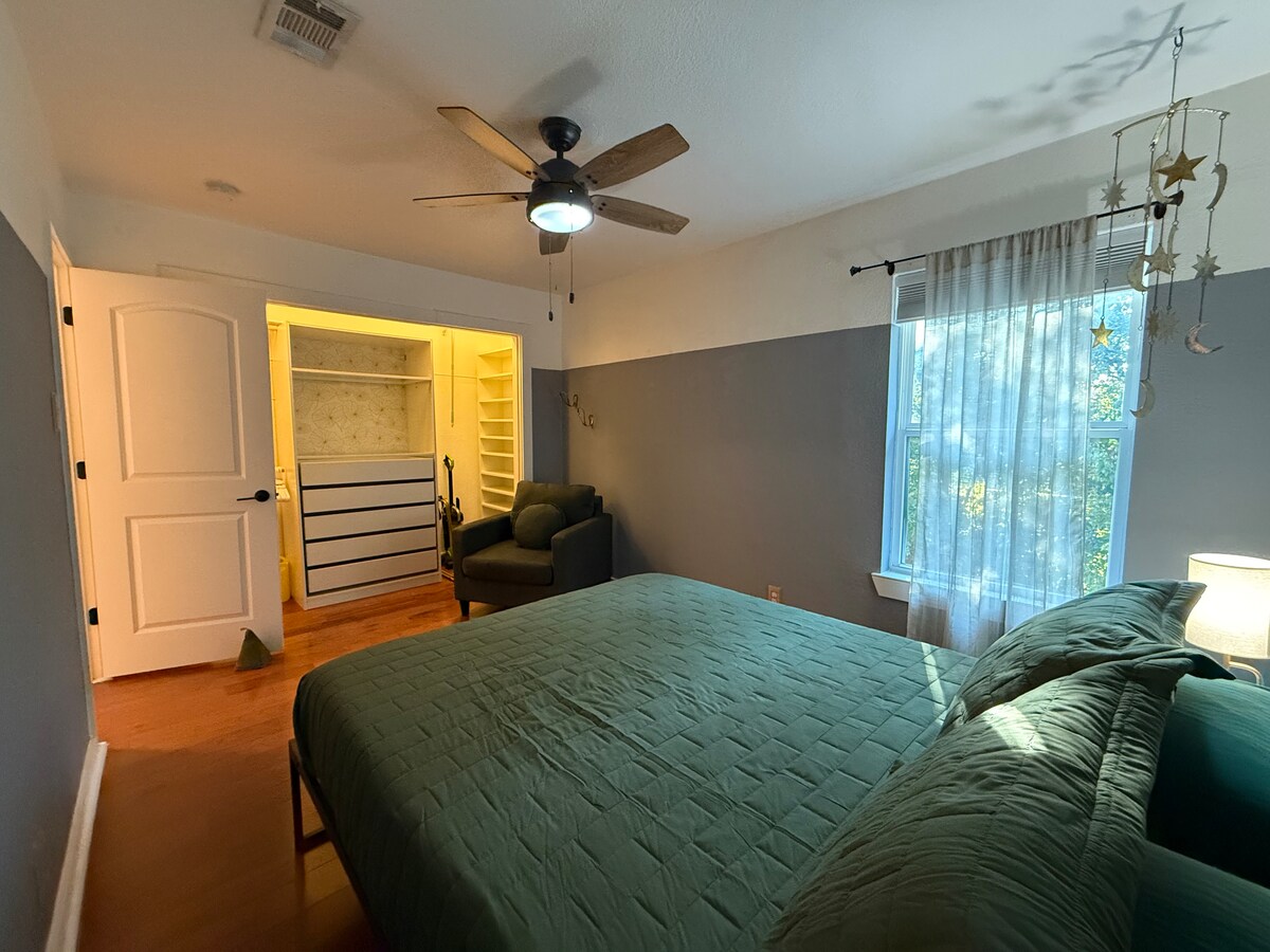 Modern ATXRetreat | Ideal for Remote Work & Travel
