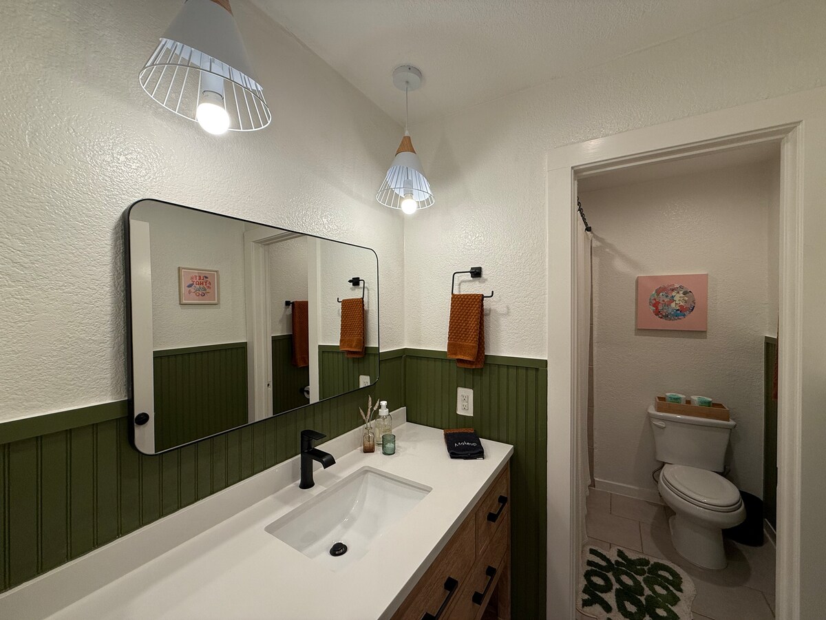 Modern ATXRetreat | Ideal for Remote Work & Travel