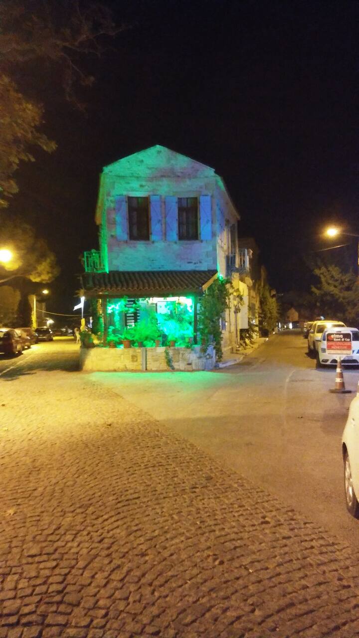 Historic Greek House Close to Marina