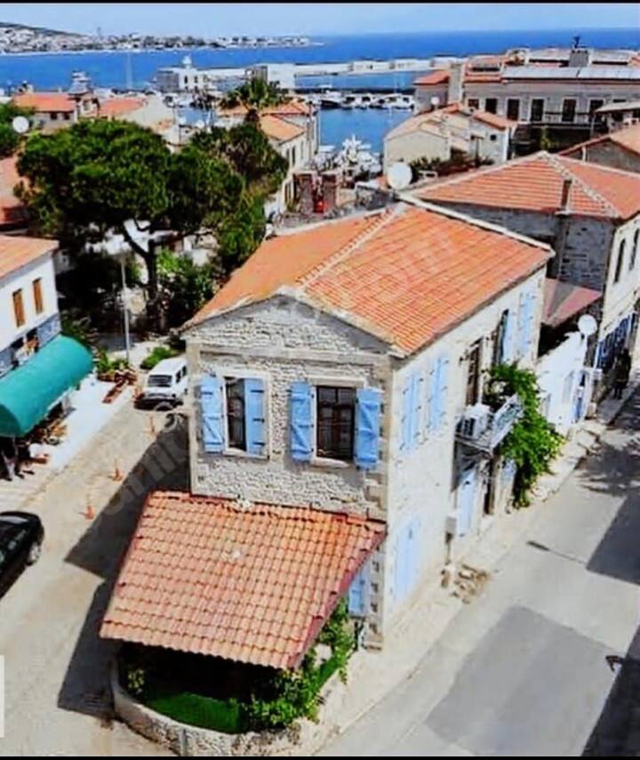 Historic Greek House Close to Marina