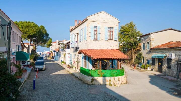 Historic Greek House Close to Marina