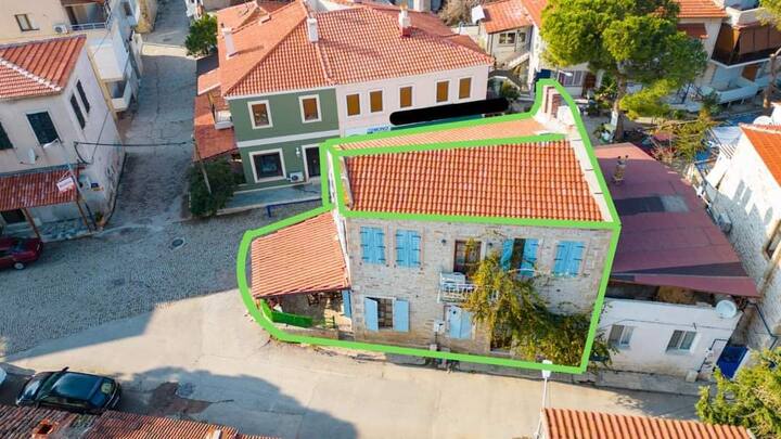 Historic Greek House Close to Marina
