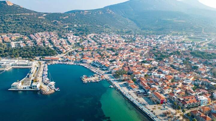 Historic Greek House Close to Marina