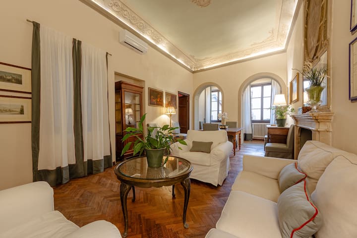 Uffizi Palace Apartment + Garage gallery image 2