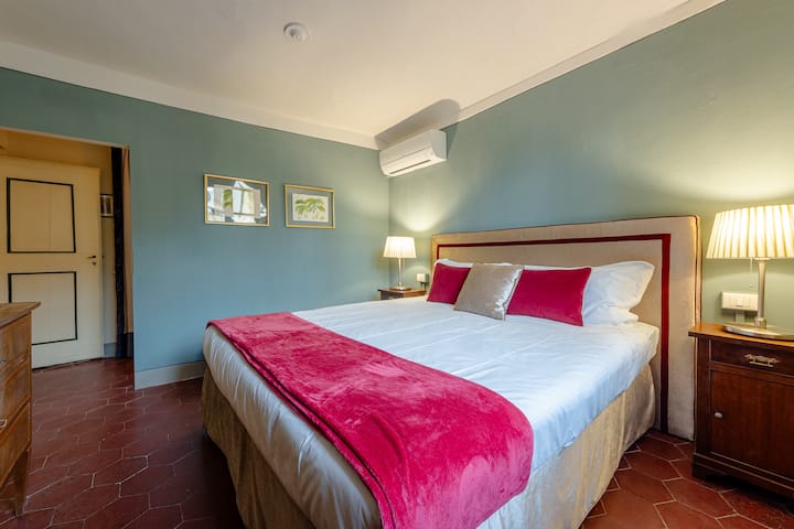 Uffizi Palace Apartment 
- double bedroom 1 -