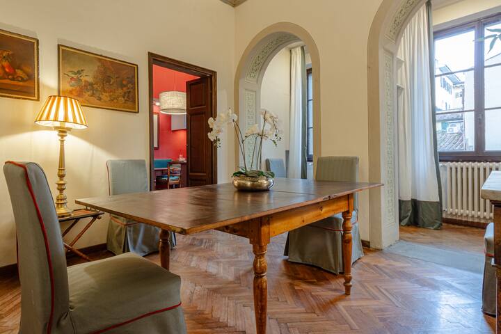 Uffizi Palace Apartment + Garage gallery image 4