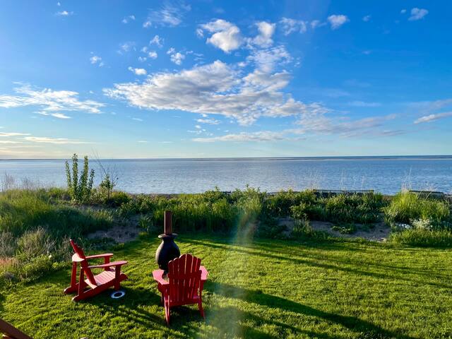 Beach Front Modern Cottage- Oscar on the Ocean