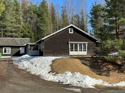 Stor villa Östavall med stor veranda under tak