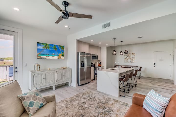 Commander's Coastal Retreat W/pool - Gulfport, MS