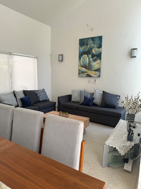 Popular Airbnb listing: Entire house with private pool in Lomas de Cocoyoc in Fraccionamiento Lomas De Cocoyoc