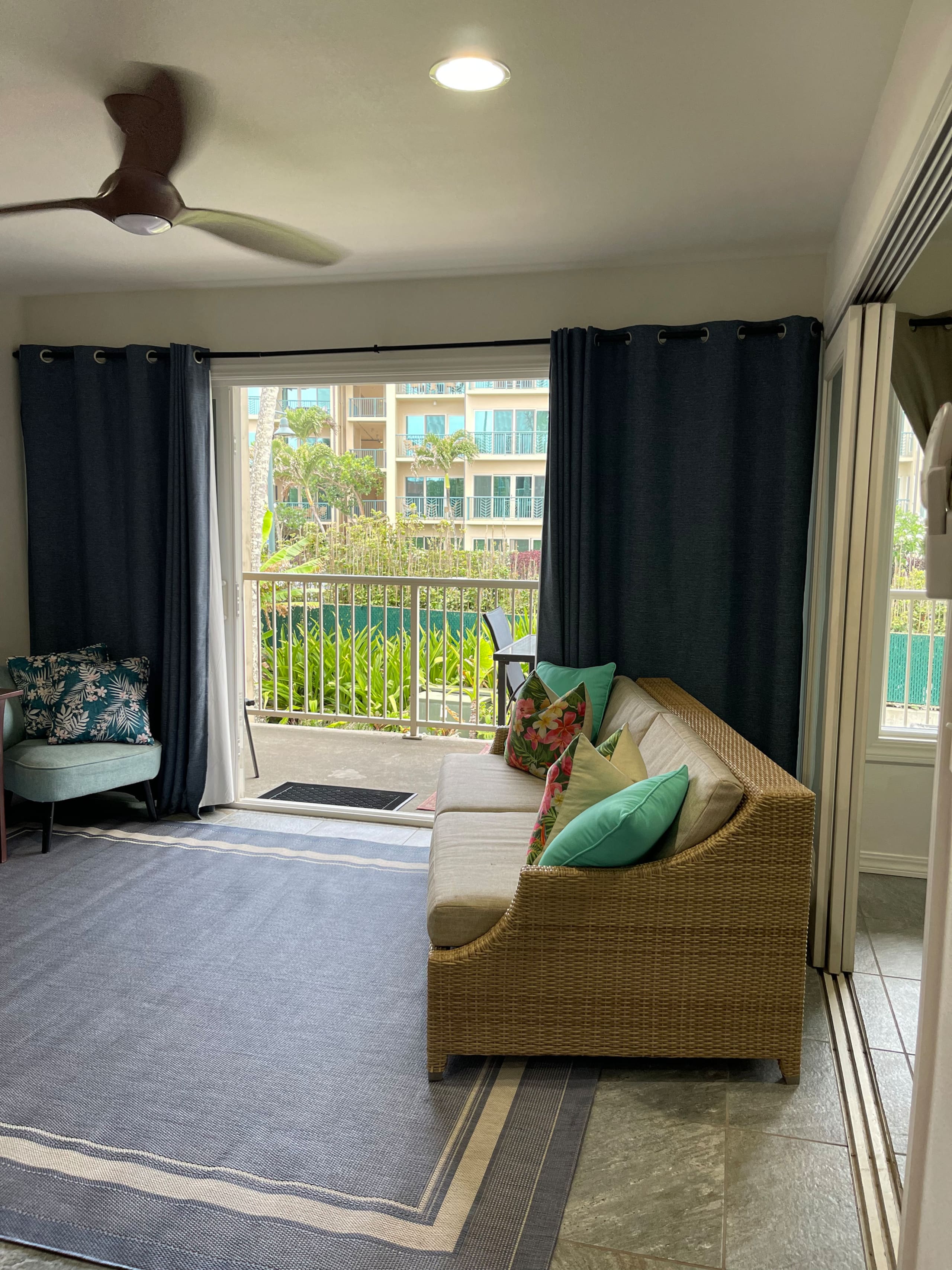 Breezy 2 BR / AC / Poolside / Near to Beach - Image 4