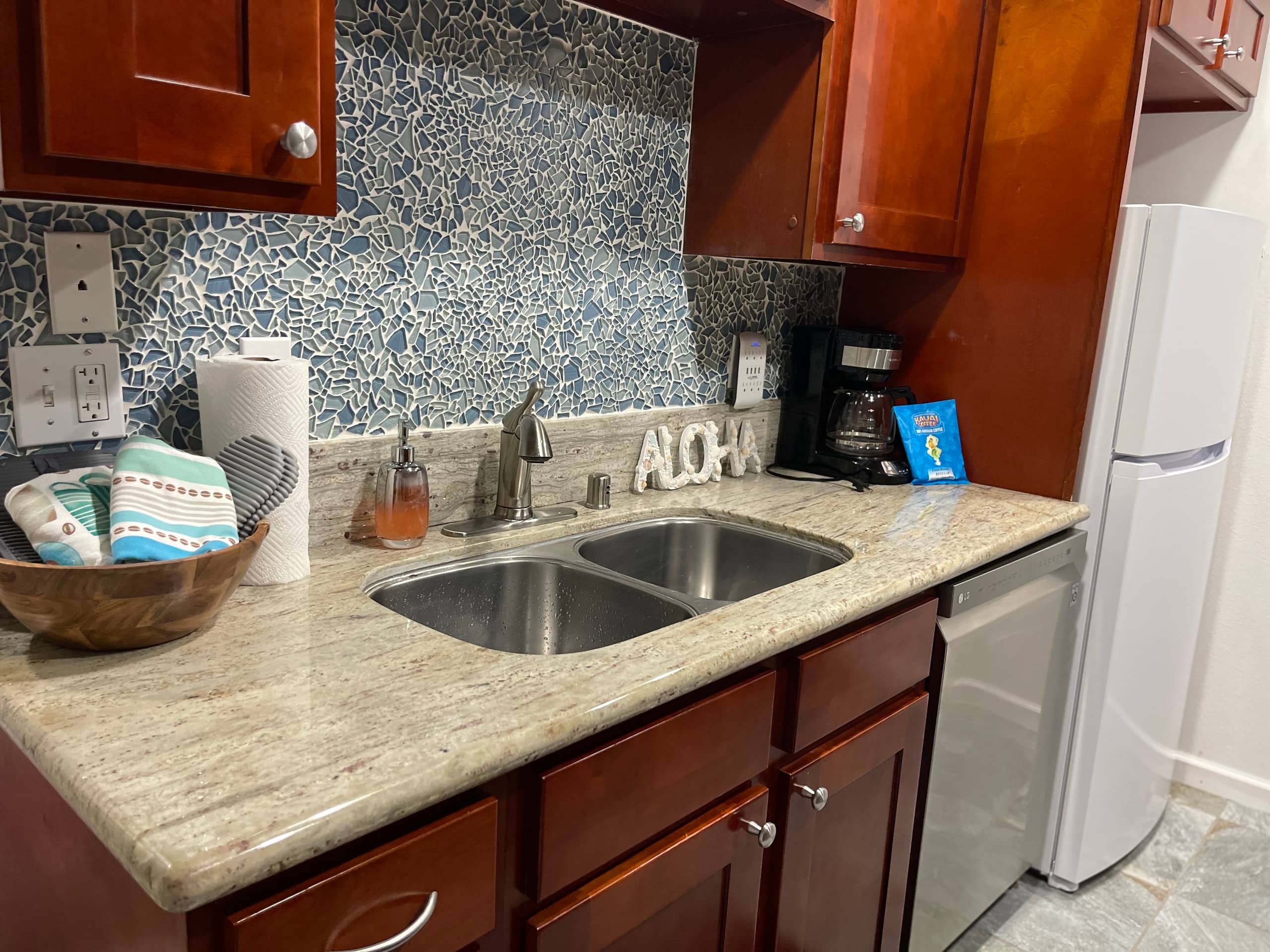 Breezy 2 BR / AC / Poolside / Near to Beach - Image 8
