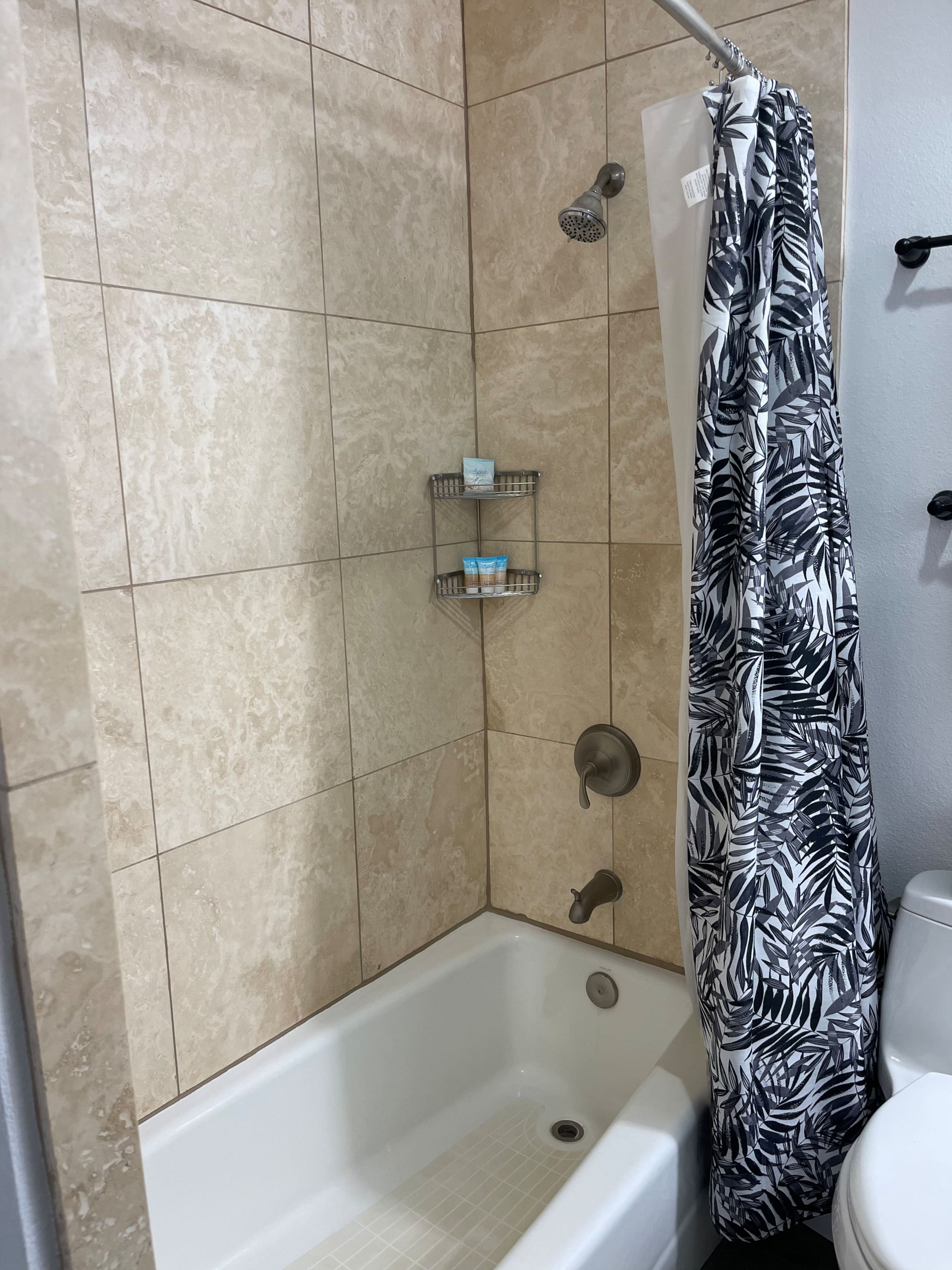 Breezy 2 BR / AC / Poolside / Near to Beach - Image 24
