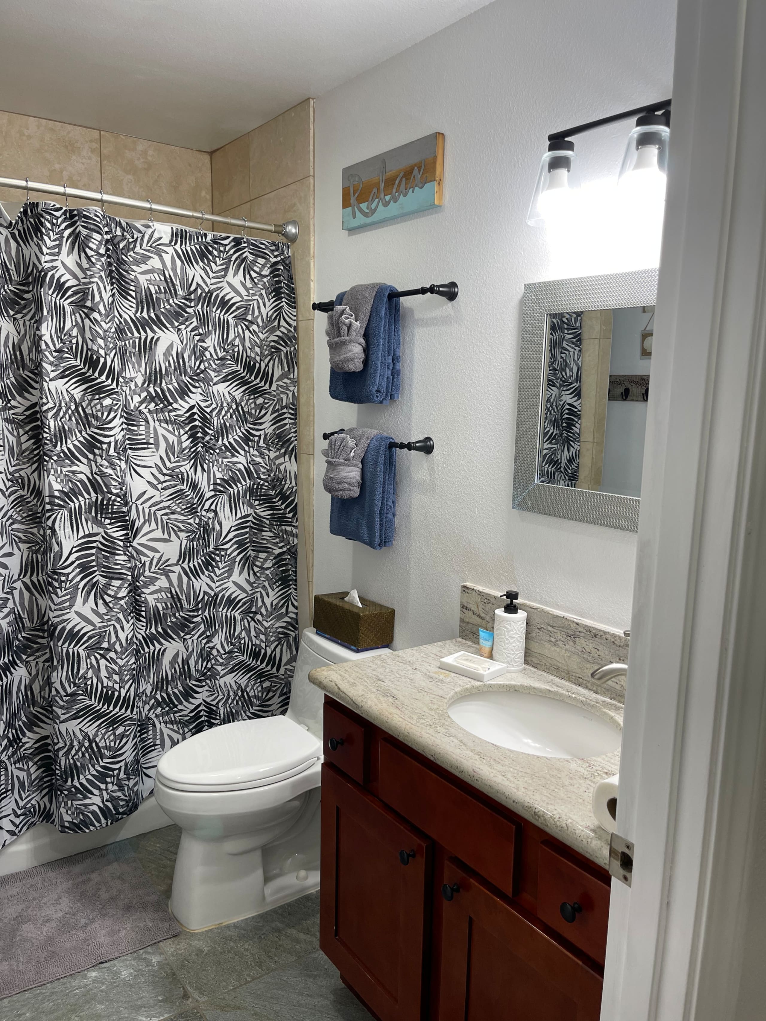 Breezy 2 BR / AC / Poolside / Near to Beach - Image 22