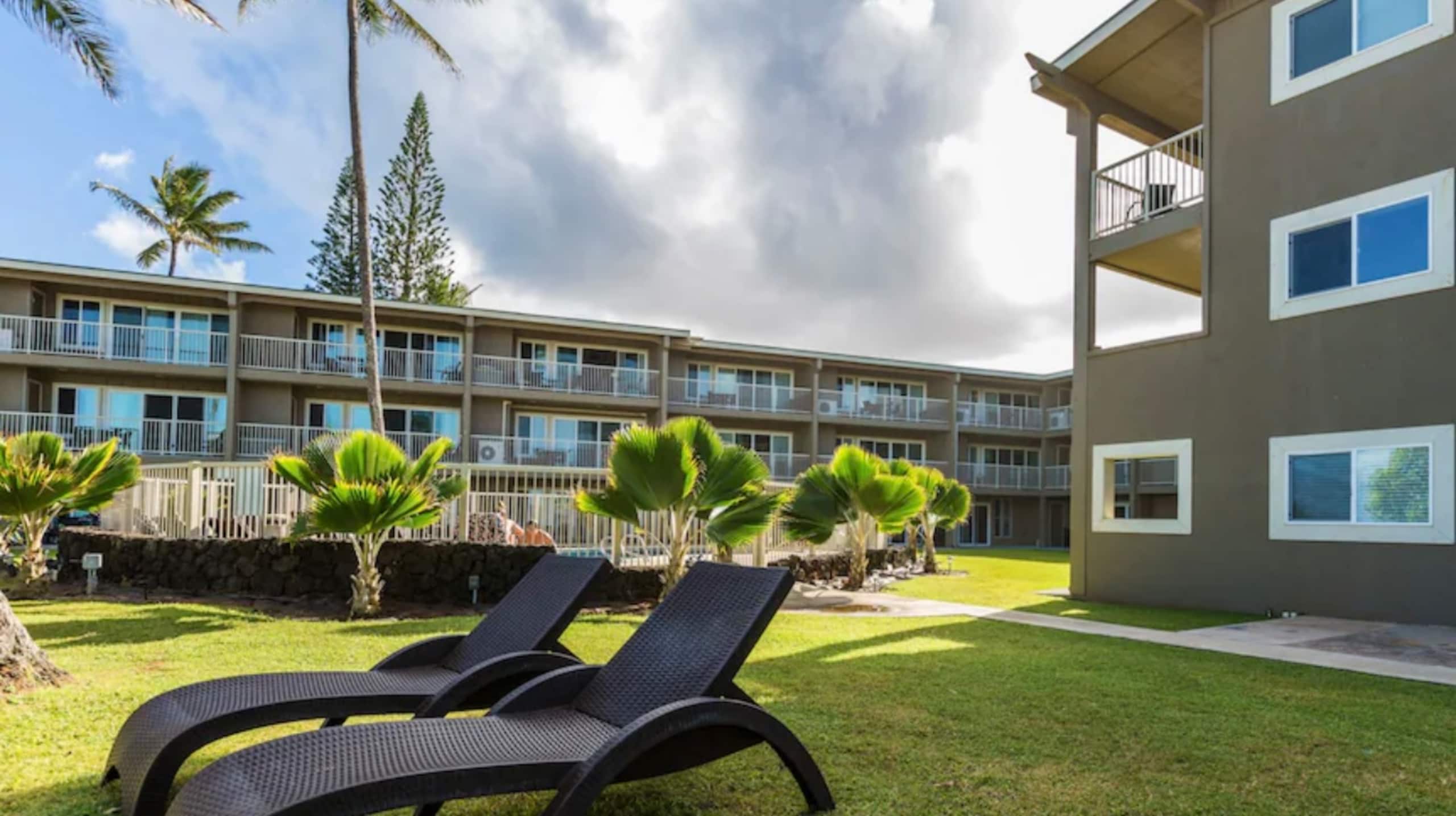 Breezy 2 BR / AC / Poolside / Near to Beach - Image 35