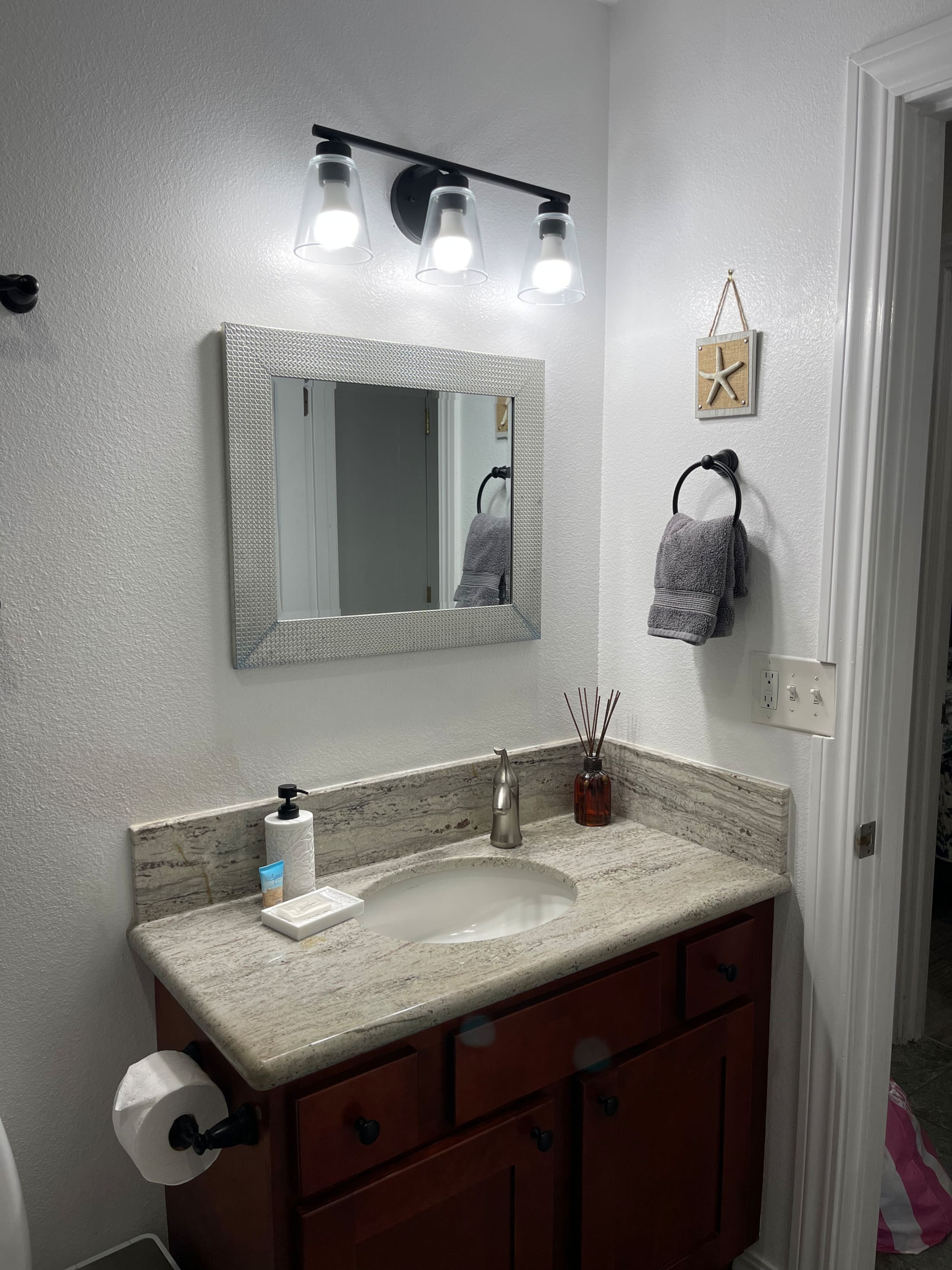 Breezy 2 BR / AC / Poolside / Near to Beach - Image 21