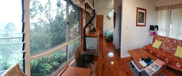 Mountain View Kookaburra Cabin  Uluramaya Retreat - Brisbane
