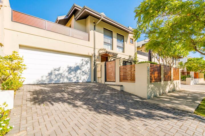 Amazing executive home in North Perth