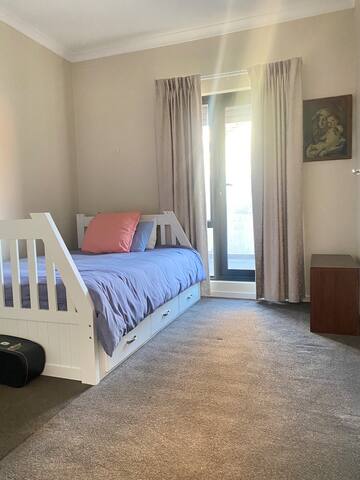 Amazing executive home in North Perth gallery image 5