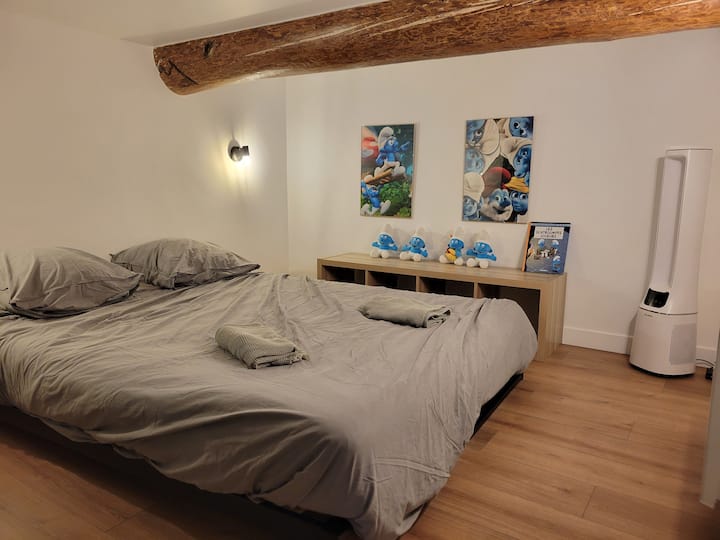 ห้องธีม "สเมิร์ฟ" บนชั้นลอย 