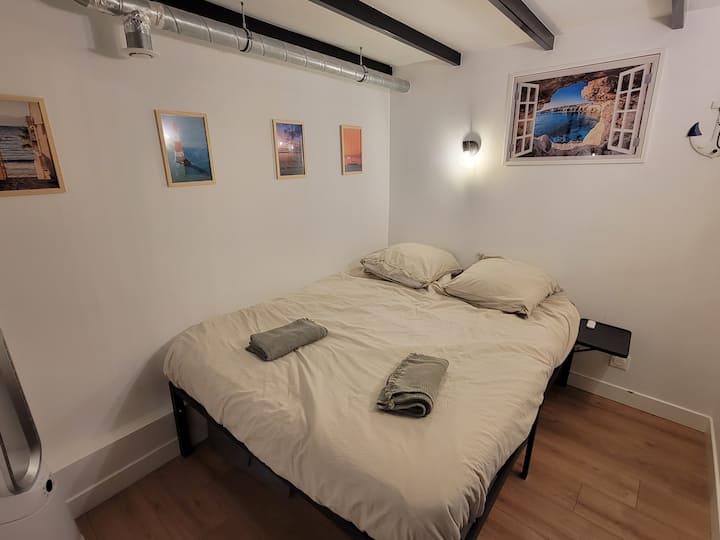 ห้องพักธีม "กระท่อมเรือ" 