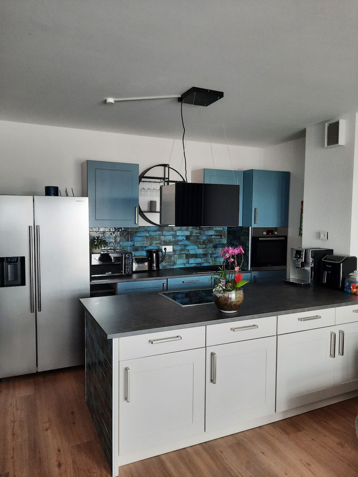 Top Airbnb: 3-room apartment near the trade fair in Bemerode