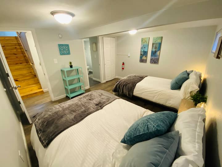 Ცალკე სააბაზანო, რომელიც დაკავშირებულია მეორე საძინებელთან.