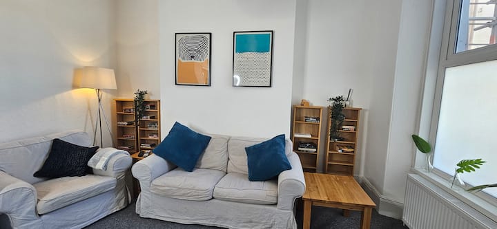 Spacious 2 Bed Flat | Central - Plymouth