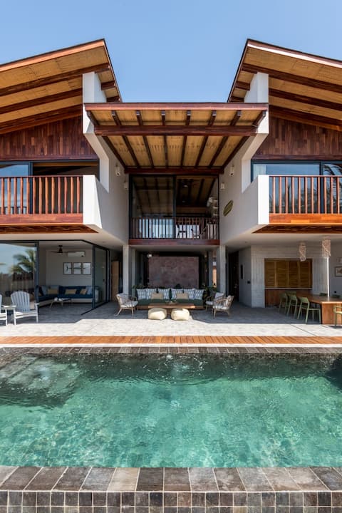 Punta Sal Luxury Beachfront Villa: Casa Palo Santo