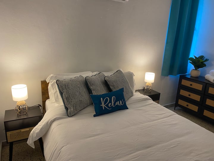 Cama grande para un máximo de dos personas con cama nido individual a continuación 