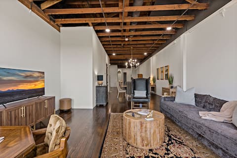 Top Airbnb: Luxury Loft Living in North Texas Lakes