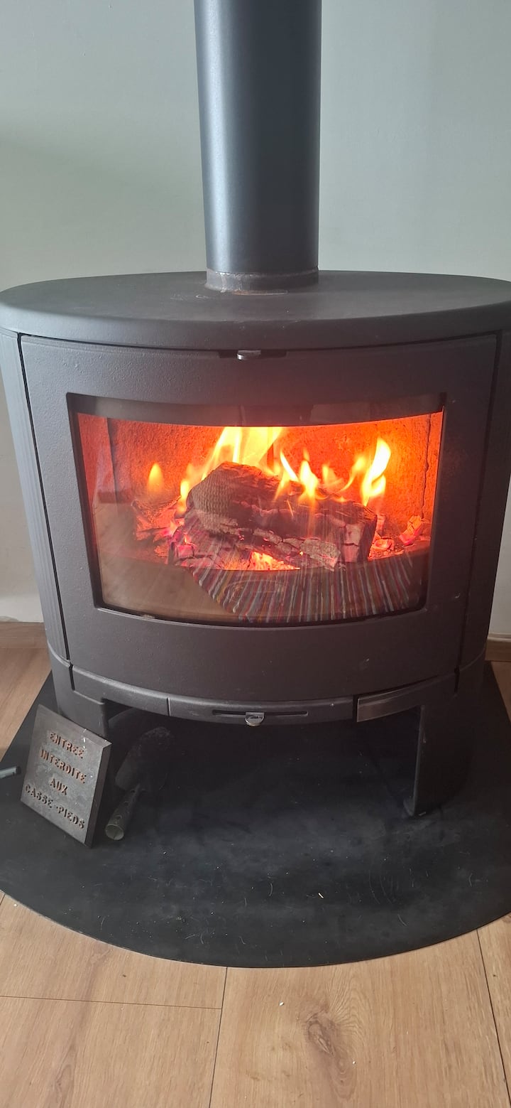 יש לרוקן את המאפרת ברגע שהתנור הקטן עשן קר באגן ממש ליד לפני שמדליקים את האש מחדש