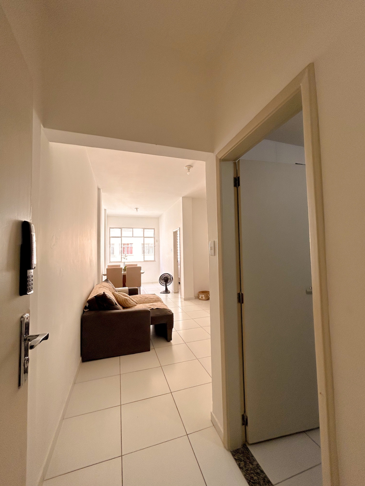 Airbnb em destaque: Full apartment 3 minutes from the beach! em Copacabana