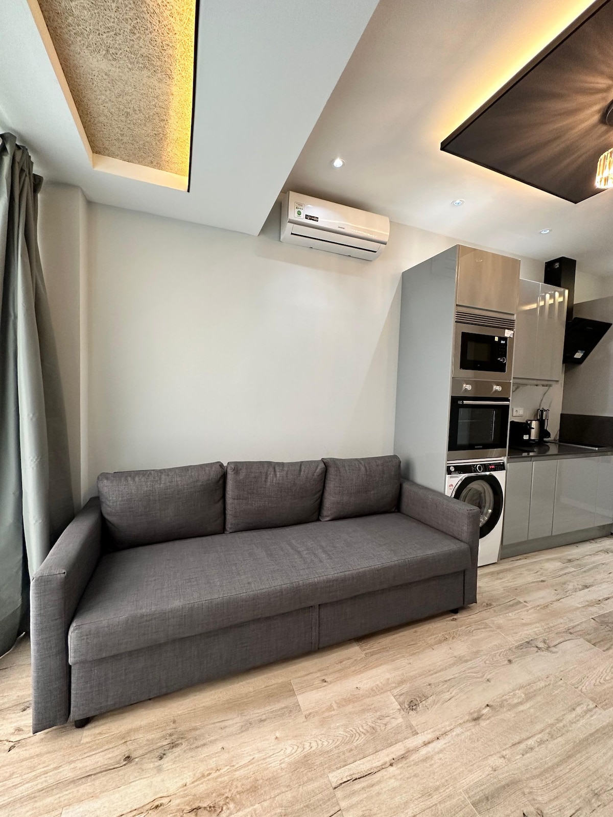 Top performing Airbnb: 2 Modern Studios for 8 people, Near the Metro in Algirós