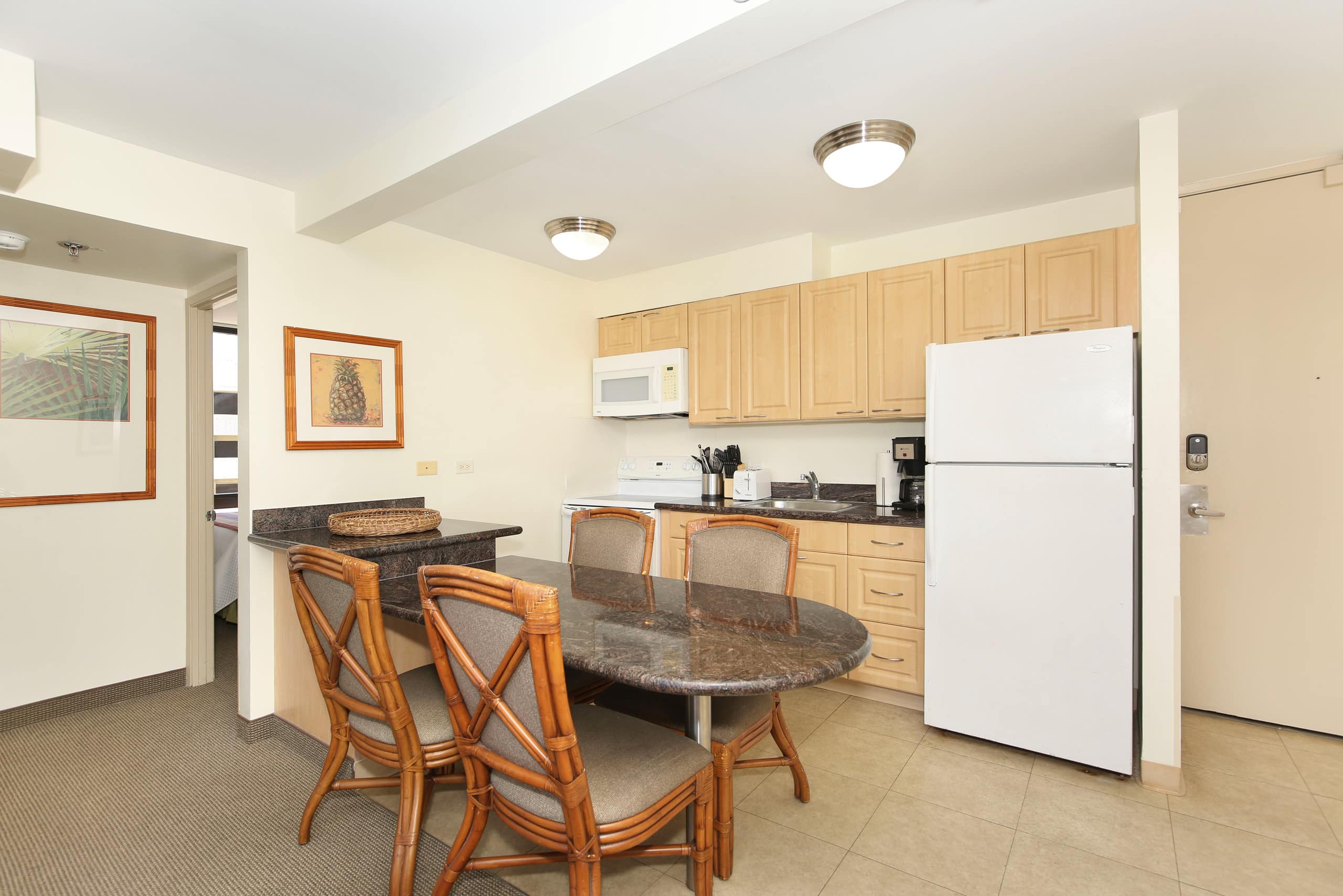 Condo in Honolulu · ★5.0 · 2 bedrooms · 4 beds · 1 shared bath - Image 7