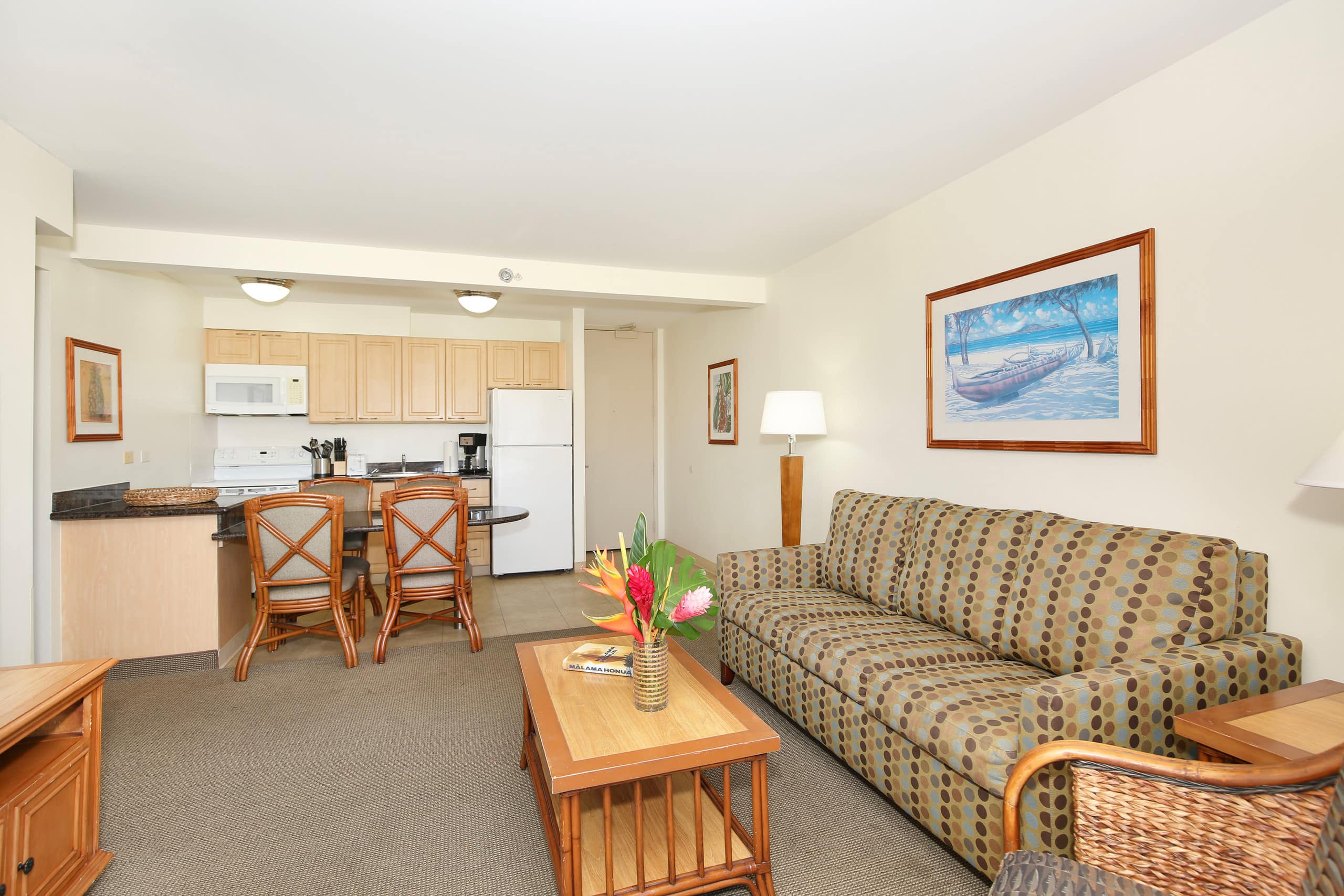 Condo in Honolulu · ★5.0 · 2 bedrooms · 4 beds · 1 shared bath - Image 4