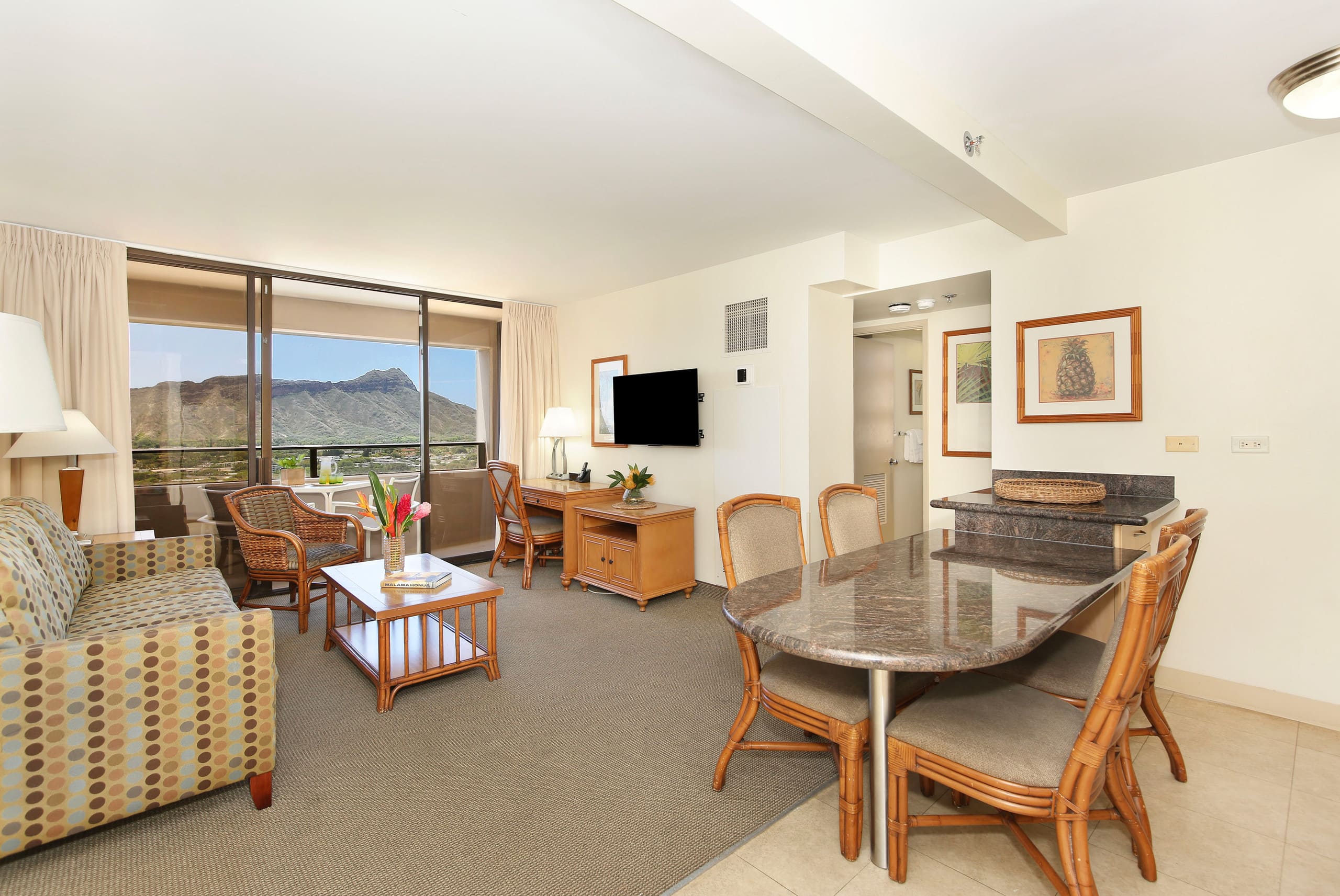 Condo in Honolulu · ★5.0 · 2 bedrooms · 4 beds · 1 shared bath - Image 5