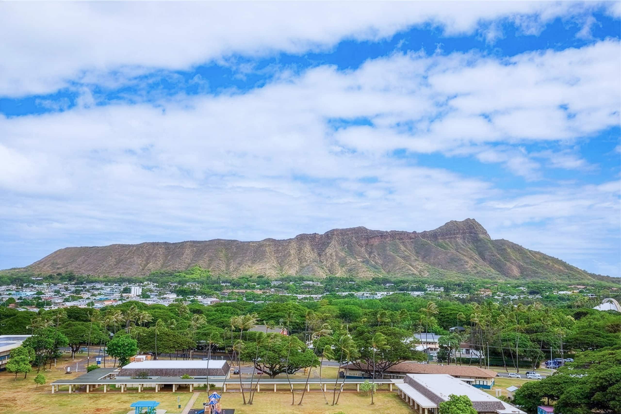 Condo in Honolulu · ★5.0 · 2 bedrooms · 4 beds · 1 shared bath - Image 15