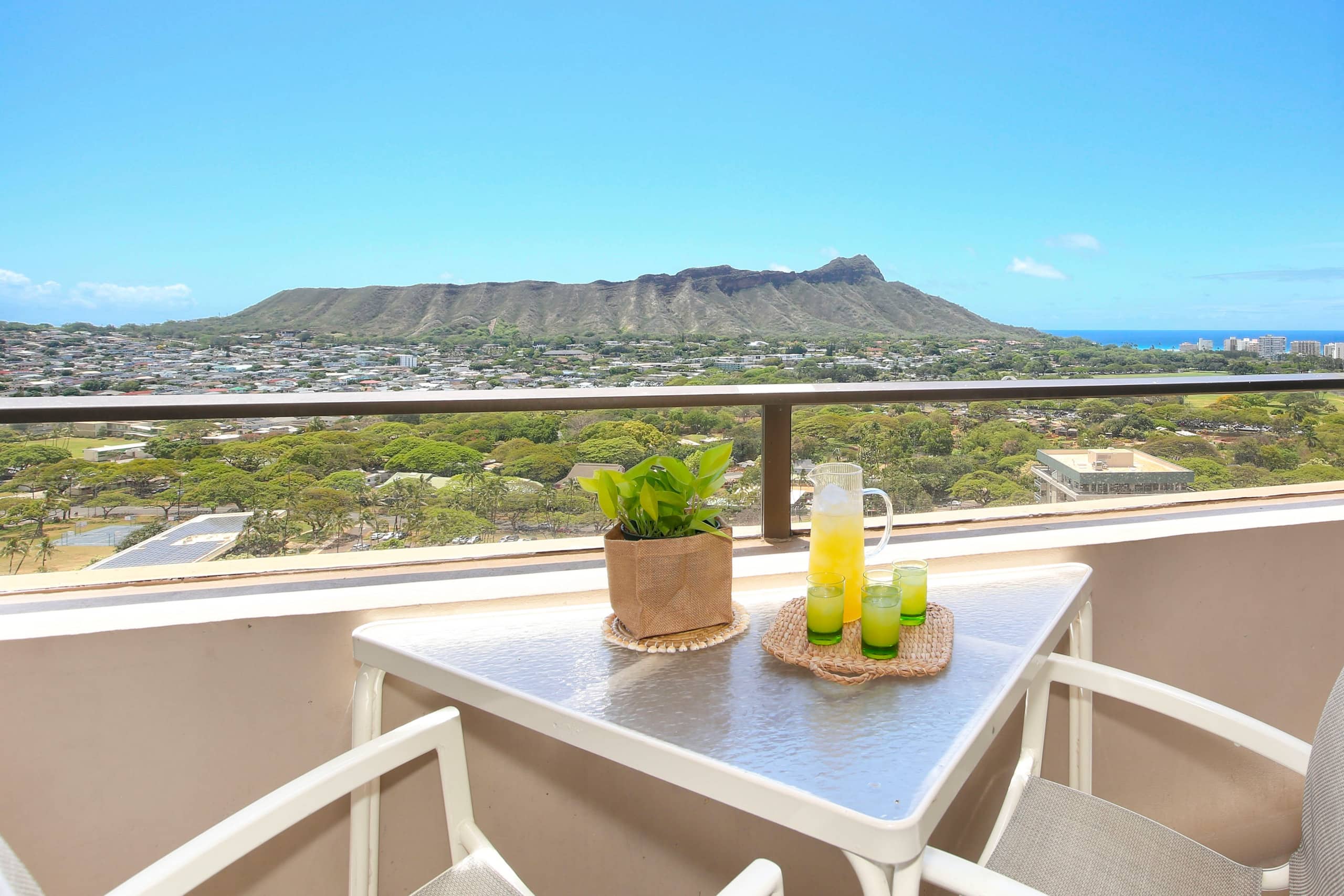 Condo in Honolulu · ★5.0 · 2 bedrooms · 4 beds · 1 shared bath - Image 14