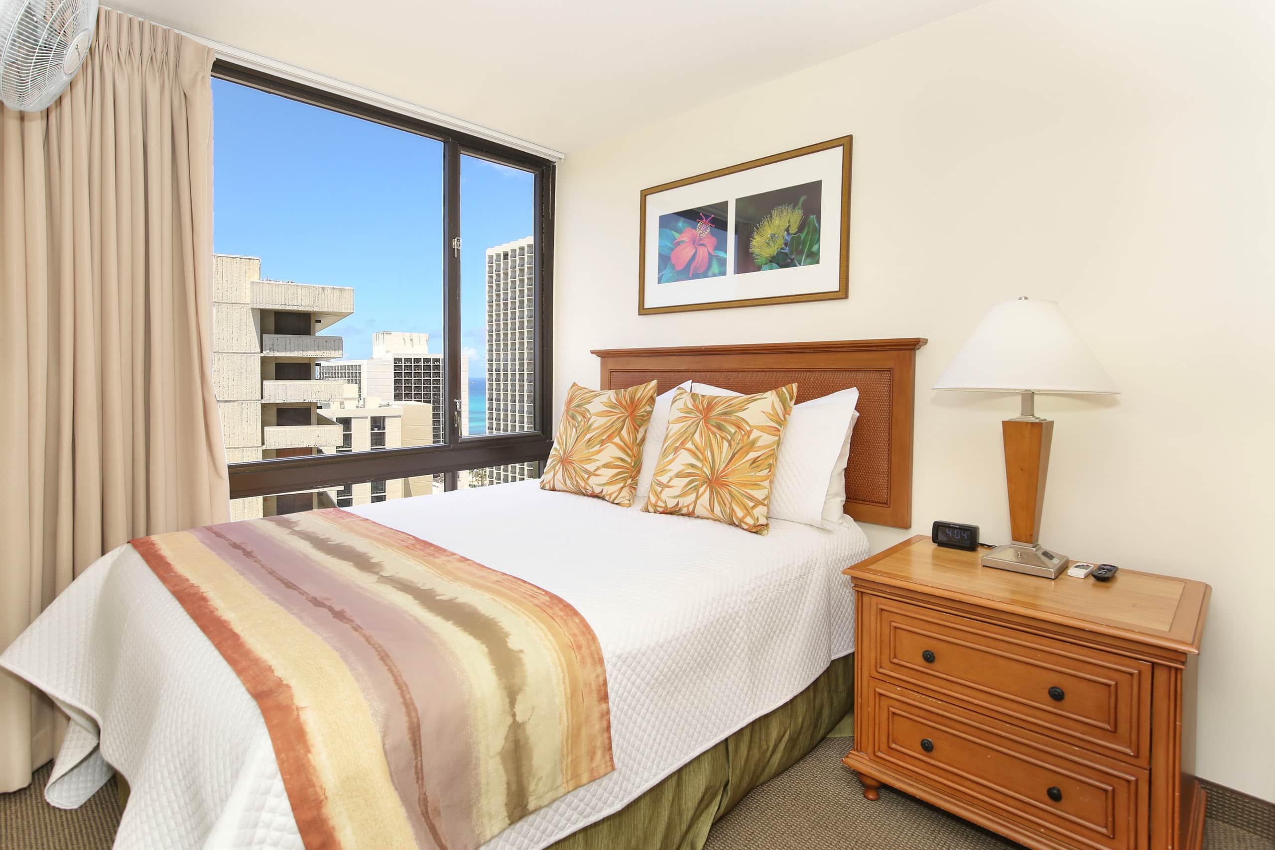 Condo in Honolulu · ★5.0 · 2 bedrooms · 4 beds · 1 shared bath - Image 12