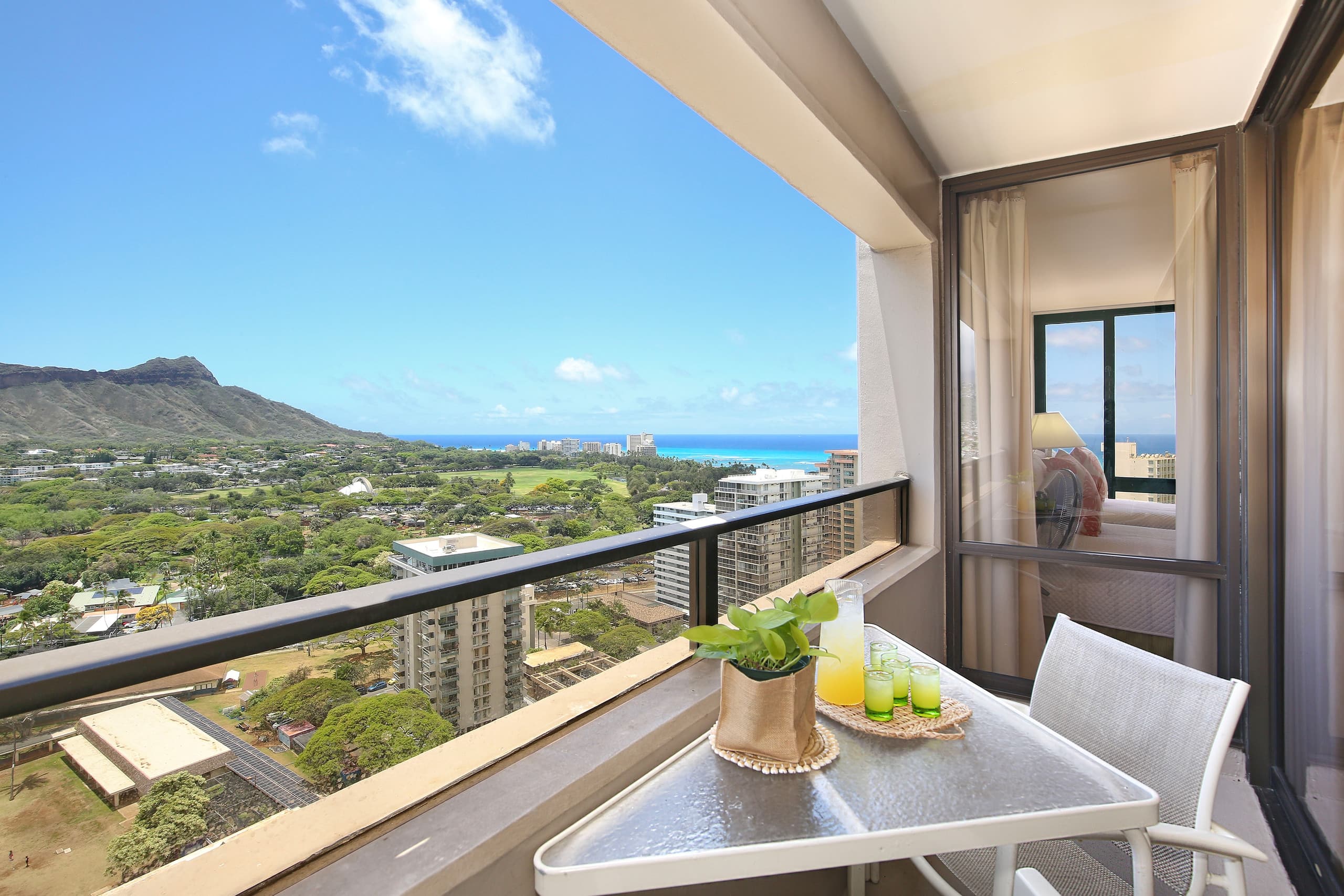 Condo in Honolulu · ★5.0 · 2 bedrooms · 4 beds · 1 shared bath - Image 16