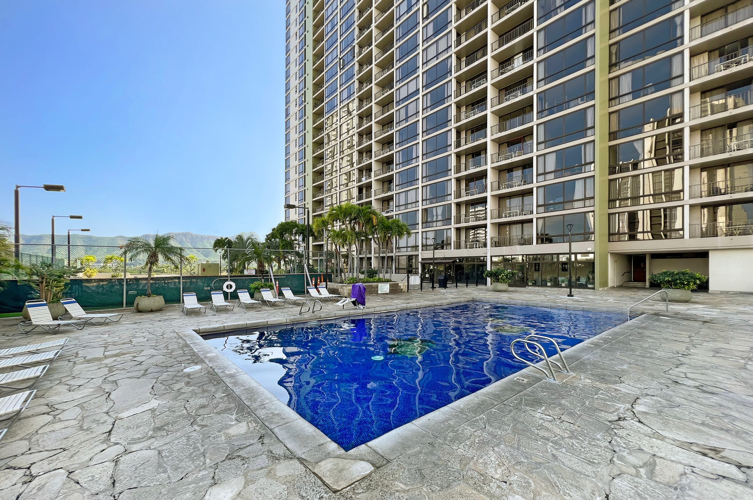Condo in Honolulu · ★5.0 · 2 bedrooms · 4 beds · 1 shared bath - Image 32