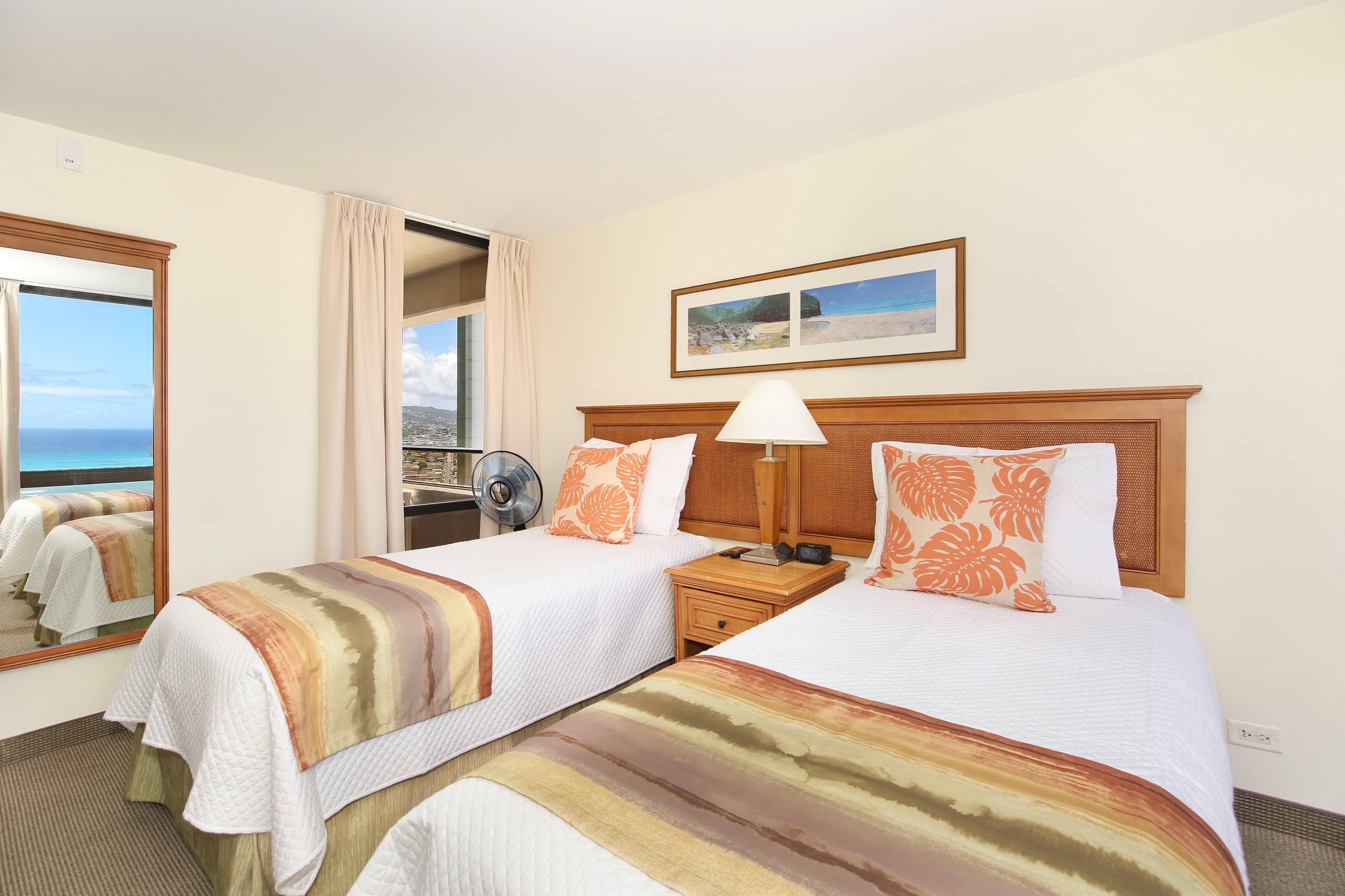 Condo in Honolulu · ★5.0 · 2 bedrooms · 4 beds · 1 shared bath - Image 10